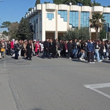 Συγκέντρωση-διαμαρτυρίας-και-πορεία-χιλιάδων-πολιτών-στην-Κομοτηνή-για-το-έγκλημα-των-Τεμπών