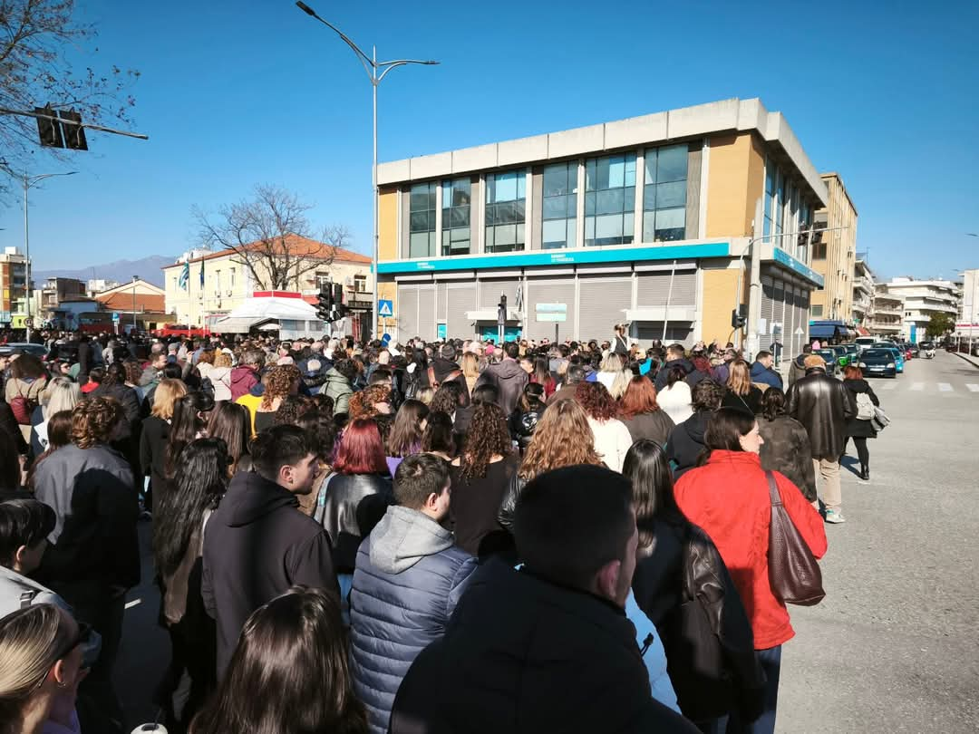 Το-έγκλημα-των-Τεμπών-έβγαλε-τους-Κομοτηναίους-στους-δρόμους-(φωτος)