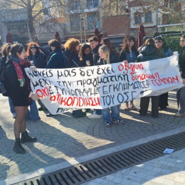 Κομοτηνή:-Μεγάλη-συμμετοχή-μαθητών-και-φοιτητών-στο-συλλαλητήριο-για-τα-Τέμπη-(φωτος+video)