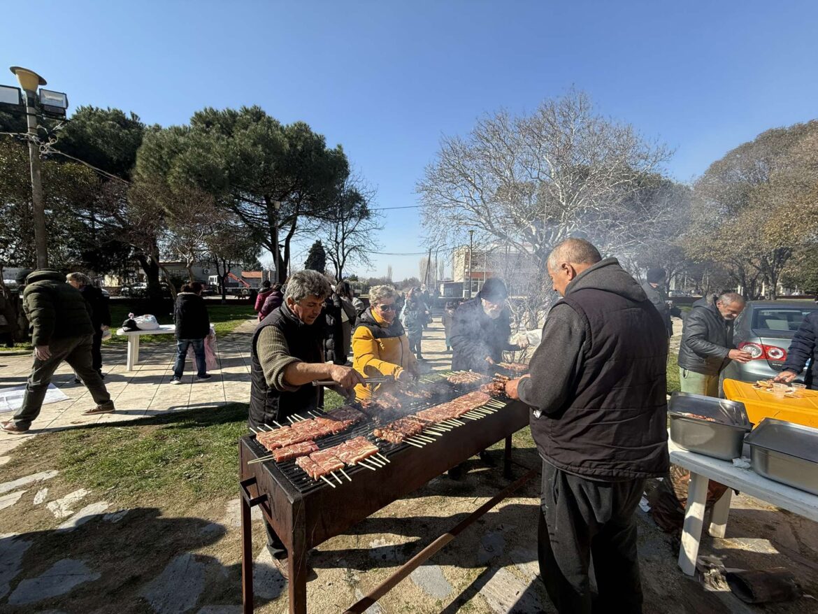 Εντυπωσιακή-έναρξη-των-αποκριάτικων-και-λαογραφικών-εκδηλώσεων-του-Δήμου-Μαρωνείας-Σαπών-με-τον-εορτασμό-της-Τσικνοπέμπτης