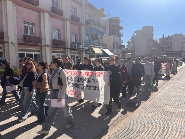 Κομοτηνή:-Φοιτητικό-μαθητικό-συλλαλητήριο-για-τα-Τέμπη-(video)