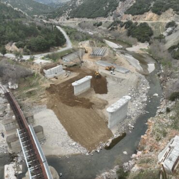 Προχωρά-με-σταθερούς-ρυθμούς-στη-Ροδόπη-η-κατασκευή-της-νέας-γέφυρας-στον-ποταμό-Κομψάτο-(φωτος)