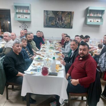 Γεύμα-αγάπης-(Ιφτάρ)-παρέθεσε-ο-δήμαρχος-Μαρώνειας-Σαπών-σε-δημοτικούς-και-κοινοτικούς-συμβούλους-της-περιοχής-του