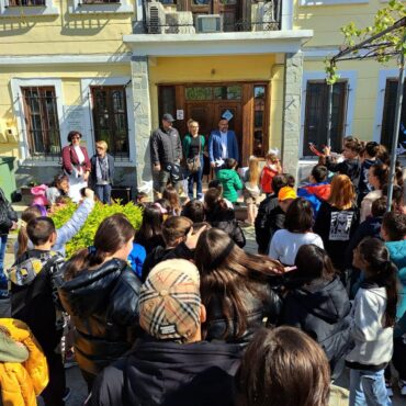 “Χελιδονίσματα”-στο-Δημαρχείο-Ιάσμου-από-μαθητές-του-Διαπολιτισμού-Σχολείου-της-πόλης-(φωτος)
