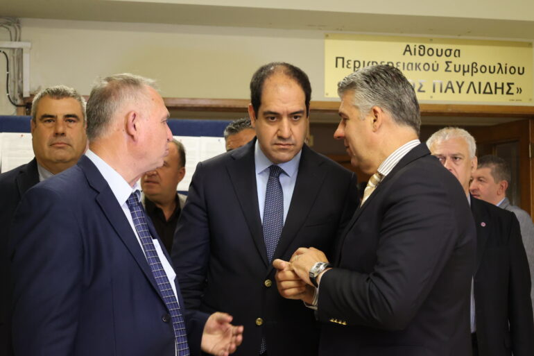 Η-αντιπυρική-περίοδος-και-ο-συντονισμός-δυνάμεων,-σε-σύσκεψη-στην-Περιφέρεια-ΑΜΘ,-υπό-τον-Υπουργό-Κλιματικής-Κρίσης-και-Πολιτικής-Προστασίας