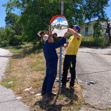 Στρύμη-Ν.Ροδόπης:-Ικανοποίηση-κι-ευχαριστίες-από-τους-κατοίκους-για-την-αποκατάσταση-καθρέφτη-οδοσήμανσης-στον-οικισμό-τους