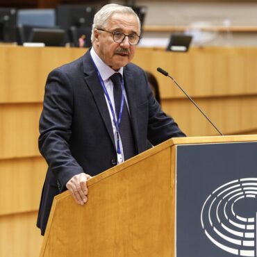 Γ-Μανιάτης:-«Αφαιρούν-εκατοντάδες-εκατ.-ευρώ-από-την-Τοπική-Αυτοδιοίκηση»