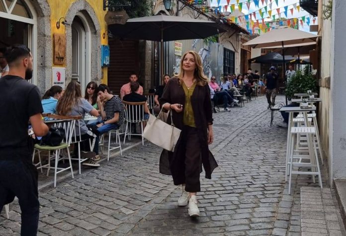 Μαγεμένη-από-την-Παλιά-Πόλη-Ξάνθης-η-Άντζελα-Γκερέκου-–-“Είναι-μια-μοναδική-εμπειρία”