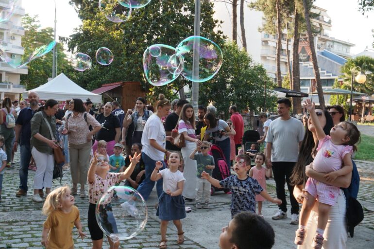 Κομοτηνή:-Επιτυχία-σημείωσε-και-φέτος-το-“Πανηγυράκι-Χαράς-&-Δημιουργίας”-από-τους-Δημοτικούς-Βρεφονηπιακούς-Σταθμούς,-στο-παρκάκι-της-Περιφέρειας-(φωτος)