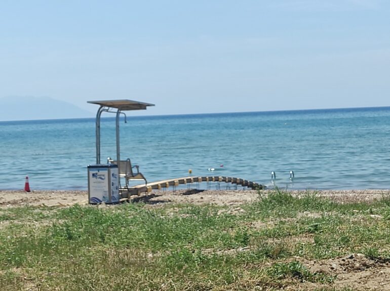 Ευπρεπίζονται-οι-παραλίες-του-Δήμου-Μαρώνειας-Σαπών-(φωτος)