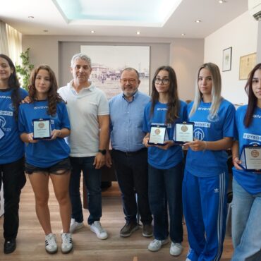 Πέντε-αθλήτριες-taekwon-do-βράβευσε-ο-Δήμαρχος-Κομοτηνής
