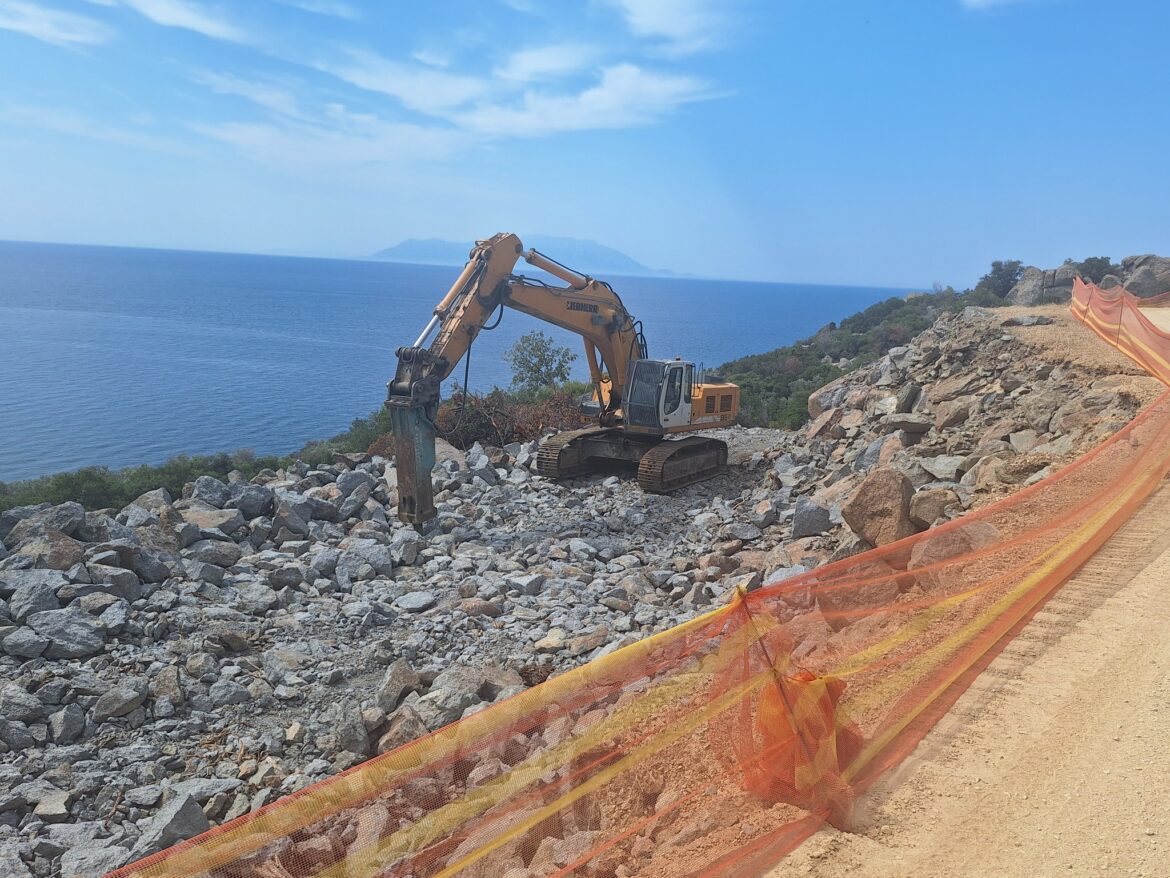 Σε-εξέλιξη-το-έργο-κατασκευής-παραλιακού-δρόμου-Δικέλλων-–-Μαρώνειας-από-την-ΠΑΜΘ-(φωτος)