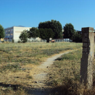 Κάποτε-η-έκταση-αυτή-ήταν-γήπεδο-ποδοσφαίρου,-όμως-απαγορεύτηκε-με-Δικαστική-απόφαση!…