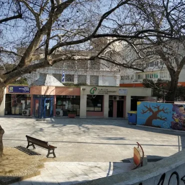 Κομοτηνή:-Με-ποινή-φυλάκισης-δύο-ετών-τιμωρήθηκε-ο-26χρονος-που-έκαψε-την-ελληνική-σημαία-μπροστά-τα-ΚΕΠ