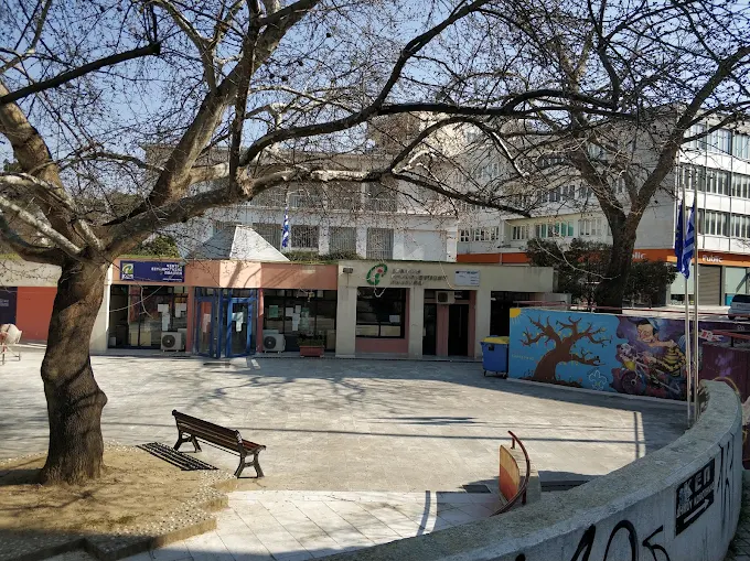 Κομοτηνή:-Με-ποινή-φυλάκισης-δύο-ετών-τιμωρήθηκε-ο-26χρονος-που-έκαψε-την-ελληνική-σημαία-μπροστά-τα-ΚΕΠ