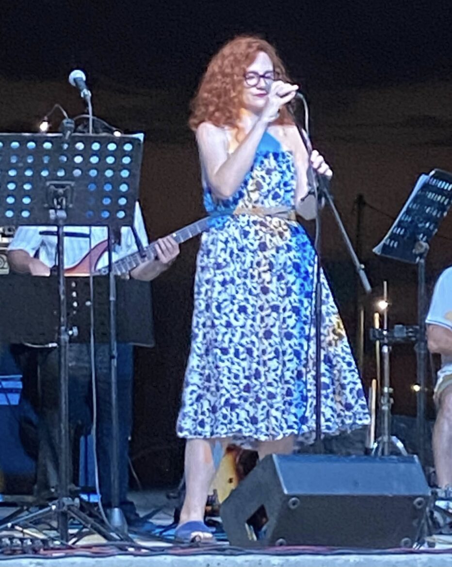 Οι-“Μelostalgia”-στην-πλατεία-Φαναρίου-στα-πλαίσια-των-εκδηλώσεων-“Καλοκαίρι-με-θέα-τη-θάλασσα”-του-Δήμου-Κομοτηνής