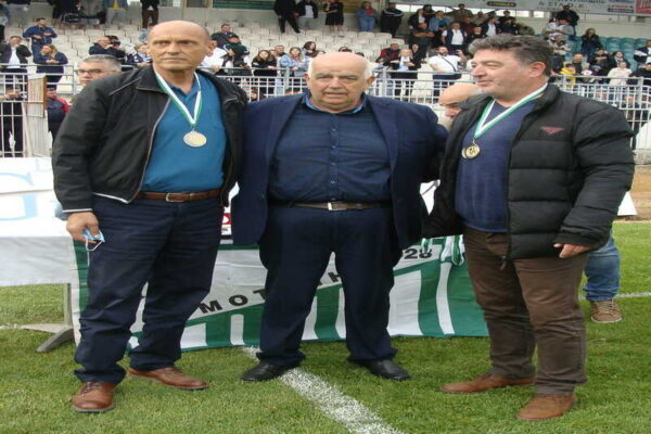 ΕΠΣ-Θράκης:-Σπάει-όλα-τα-ρεκόρ-και-πάει-για-το-γκίνες-ο-Βασίλης-Χαριτόπουλος-!-Στον-πάγκο-της-Ελπίδας-Σαπών-για-25η-σεζόν