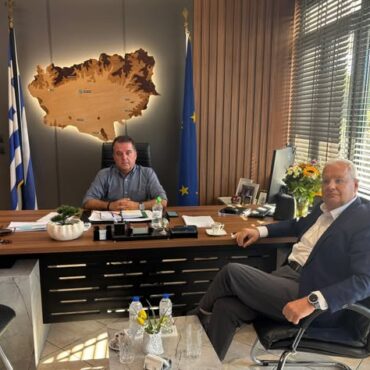 Κομοτηνή:-Συνάντηση-εργασίας-Ιλχάν-Αχμέτ-–-Μανώλη-Ταπατζά