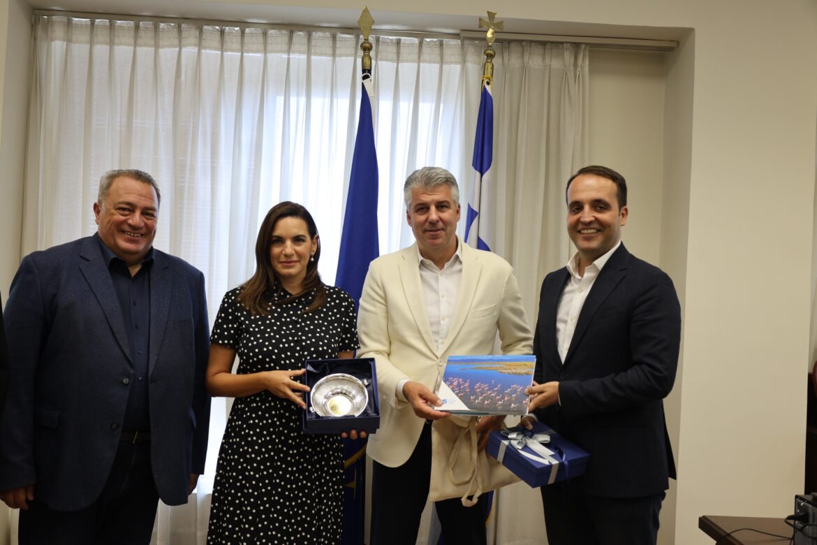 Κυβερνητικό-κλιμάκιο-στην-Κομοτηνή-Σύσκεψη-του-Περιφερειάρχη-ΑΜΘ-με-την-Υπουργό-Τουρισμού-για-τις-προοπτικές-τουριστικής-ανάπτυξης-της-ΠΕ.-Ροδόπης