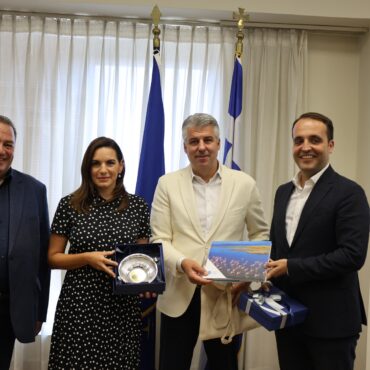 Κυβερνητικό-κλιμάκιο-στην-Κομοτηνή-Σύσκεψη-του-Περιφερειάρχη-ΑΜΘ-με-την-Υπουργό-Τουρισμού-για-τις-προοπτικές-τουριστικής-ανάπτυξης-της-ΠΕ.-Ροδόπης