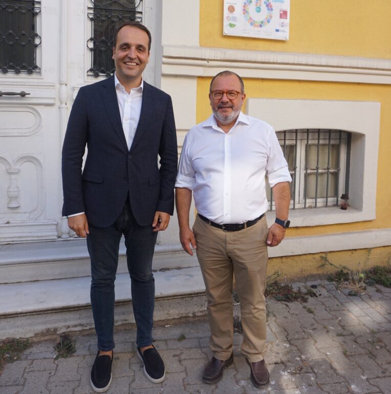 Στο-Κέντρο-Νεολαίας-&-Εθελοντισμού-exagono-του-Δήμου-Κομοτηνής-δέχτηκε-τον-υφυπουργού-Ψηφιακής-Διακυβέρνησης-ο-δήμαρχος-Κομοτηνής-(φωτος)