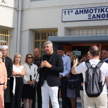 Σταθερά-δίπλα-στην-Εκπαίδευση-η-Περιφέρεια-ΑΜΘ-–-Στις-τελετές-αγιασμού-στην-Ξάνθη,-με-την-Υπουργό-Παιδείας,-ο-Περιφερειάρχης-Χριστόδουλος-Τοψίδης
