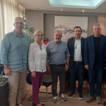 Κλιμάκιο-του-ΠΑΣΟΚ-με-επικεφαλής-τον-βουλευτή-Κιλκίς-Στέφανο-Παραστατίδη-επισκέφτηκε-την-Κομοτηνή.