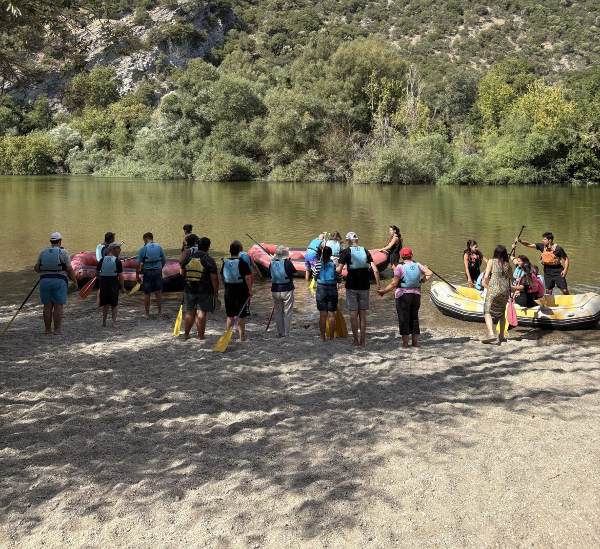 Στο-Νέστο-για-rafting-και-τοξοβολία-οι-ωφελούμενοι-του-Συλλόγου-Μέριμνας-Ατόμων-με-Αναπηρίες-Ν.-Ροδόπης-“αξ’ιΖΩ”