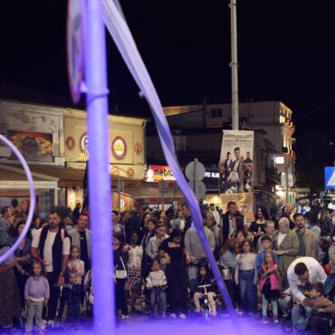 Λευκή-Νύχτα-Κομοτηνής:-Ανοιχτά-μαγαζιά,-προσφορές,-μουσική-και-χάπενιγκς-κράτησαν-το-ενδιαφέρον-των-πολιτών