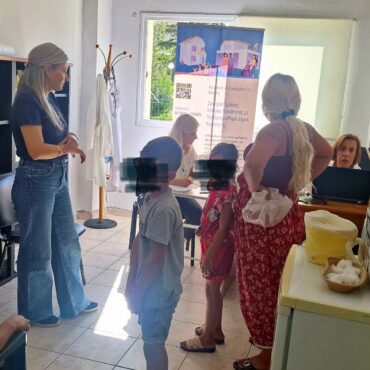 Παιδιατρική-Εξέταση-και-Εμβολιασμός-για-παιδιά-Ρομά-της-περιοχής-“Αλάν-Κογιού”