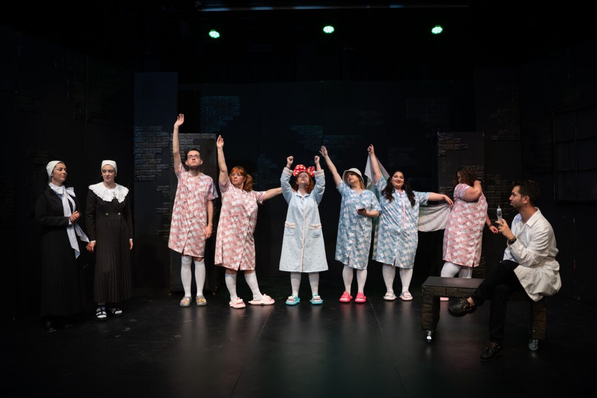 “Κλέψε-λιγότερο”-του-dario-fo-από-το-Εργαστήρι-Θεατρικής-Παιδείας-του-ΔΗΠΕΘΕ-Κομοτηνής