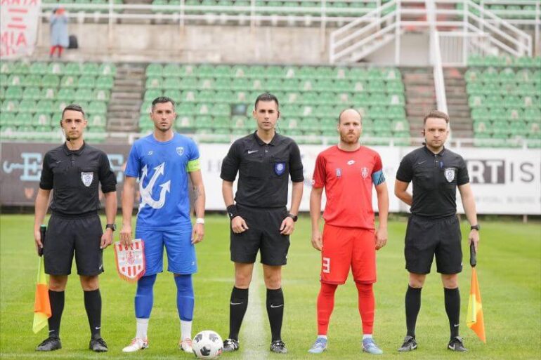 Επεισοδιακό-φινάλε-στον-αγώνα-Ξάνθης-με-Ποσειδώνα-Ν-Μηχανιώνας-Οπαδοί-μπήκαν-στη-φυσούνα-πετώντας-μπουκάλια-και-νερά.