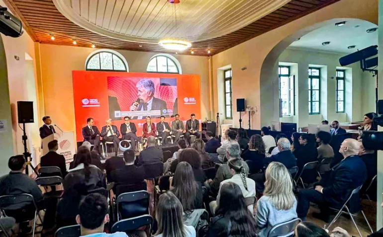 Στην-Κομοτηνή-πραγματοποιείται-το-2ο-regional-growth-conference-ΑΜΘ-με-στόχο-τη-στήριξη-της-ακριτικής-μας-περιφέρειας-Ενδιαφέρουσες-τοποθετήσεις-Στυλιανίδη,-Κασσελάκη,-Φάμελλου,-Σδούκου