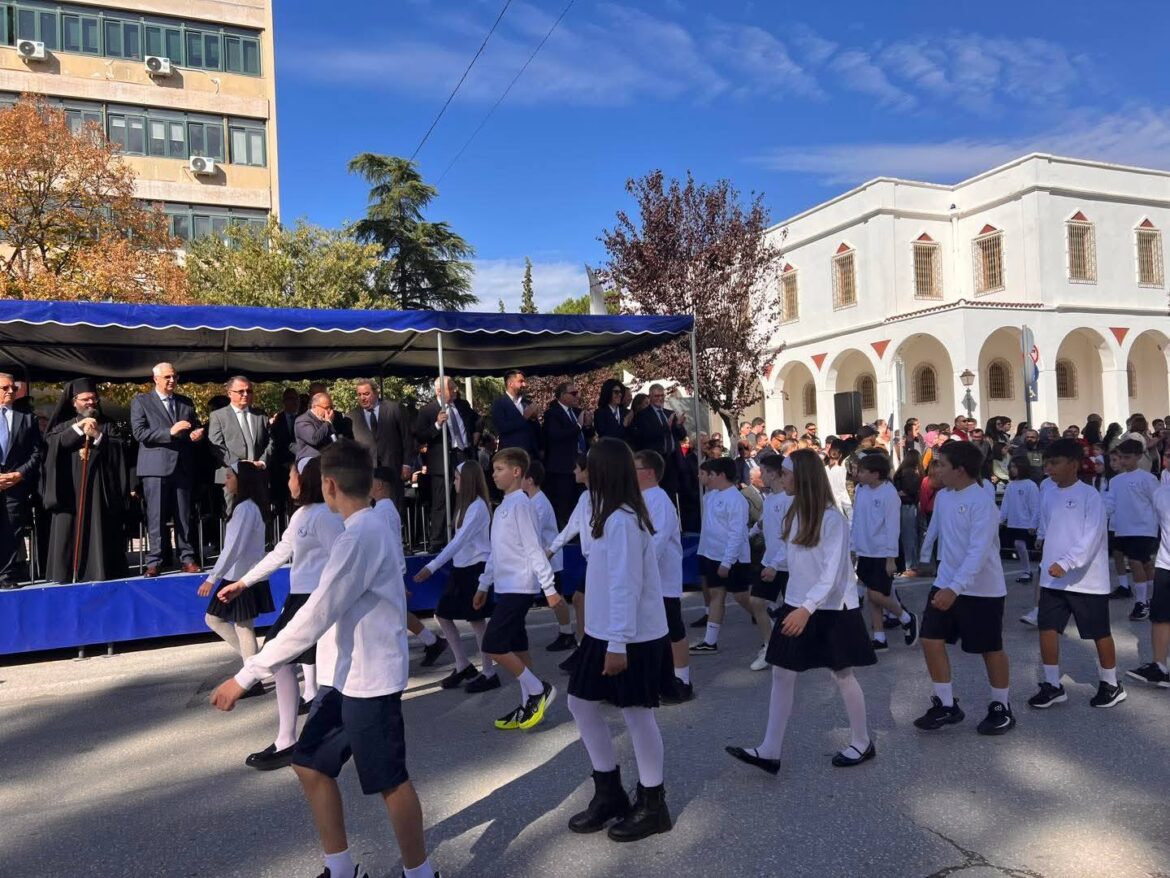 Κομοτηνή:-tιμήθηκε-η-Εθνική-Επέτειος-της-28ης-Οκτωβρίου-με-καταθέσεις-στεφάνων-και-μαθητική-και-στρατιωτική-παρέλαση