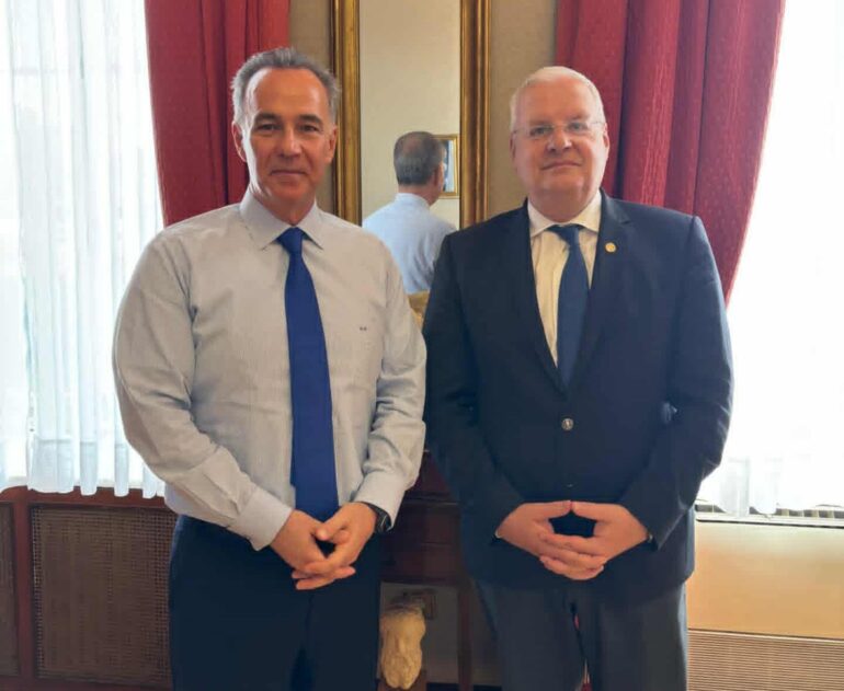 Συνάντηση-Ιλχάν-Αχμέτ-με-τον-Έλληνα-πρέσβη-στην-Κωνσταντινούπολη