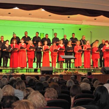 Η-echo-του-Συλλόγου-Εβριτών-Ν.Ροδόπης-στο-1ο-Φεστιβάλ-Χορωδιών-της-Έδεσσας-(φωτος)