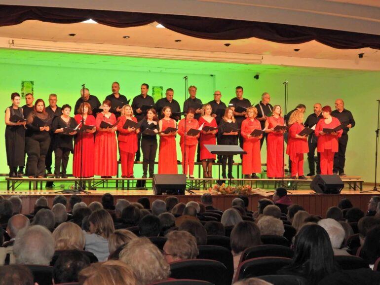 Η-echo-του-Συλλόγου-Εβριτών-Ν.Ροδόπης-στο-1ο-Φεστιβάλ-Χορωδιών-της-Έδεσσας-(φωτος)