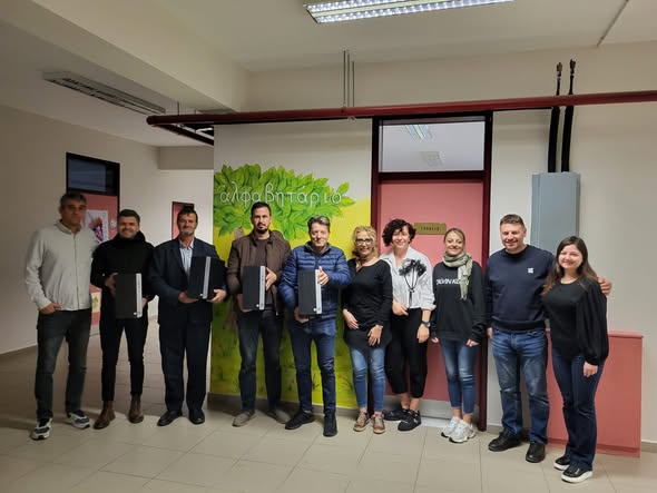 Δωρεά-τεσσάρων-υπολογιστών-από-τη-ΔΕΜΠ-Κομοτηνής-στο-Διαπολιτισμικό-Δημοτικό-Σχολείο-Ιάσμου