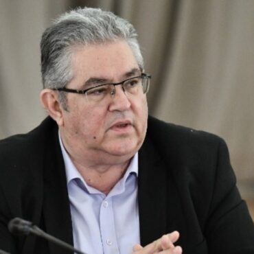 Κουτσούμπας:-«Στηρίζουμε-τους-βιοπαλαιστές-αγρότες-και-κτηνοτρόφους-στον-αγώνα-τους-ενάντια-σε-κυβέρνηση-και-ΕΕ”