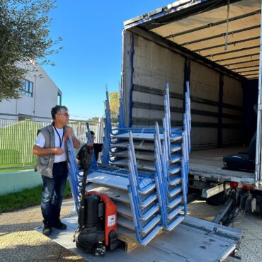 Στο-Γυμνάσιο-και-Λύκειο-Ιάσμου-παραδόθηκαν-νέα-θρανία-και-καρέκλες