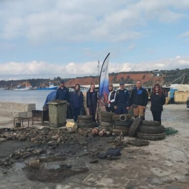 Δήμος-Μαρώνειας-Σαπών-και-isea-πραγματοποίησαν-καθαρισμό-του-Λιμανιού-Αγίου-Χαραλάμπους-Μαρώνειας