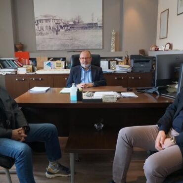 Συνάντηση-Δημάρχου-Κομοτηνής-με-καθηγητές-του-Τμήματος-Εργοθεραπείας-του-ΣΕΦΑΑ-του-Δημοκρίτειου-Πανεπιστήμιου-Θράκης