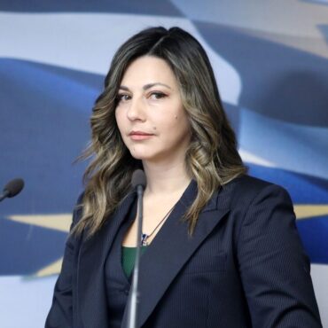 «Εμπνέομαι-–-Αθλούμαι-–-Ευζώ»:-Το-νέο-Σχολικό-Πρόγραμμα-Ενίσχυσης-της-Φυσικής-Αγωγής-σε-4550-σχολεία-Τι-είπε-η-Ζαχαράκη