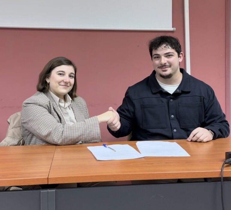 Υπογραφή-2ου-Μνημονίου-Συνεργασίας-του-Δημοτικού-Συμβουλίου-Νέων-Κομοτηνής-με-την-elsa-komotini