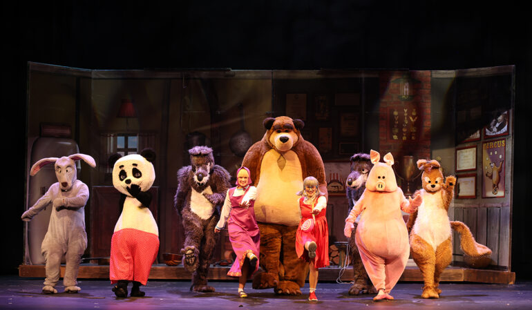 Κομοτηνή:-“Η-Μάσα-και-ο-αρκούδος”-Παιδικό-θέατρο-σε-σκηνοθεσία-Ταμίλλας-Κουλίεβα-στο-Κινηματοθέατρο-ΡΕΞ