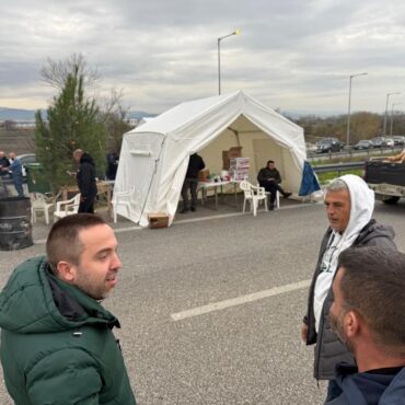 Ο-Δήμαρχος-Αρριανών-κ.-Χουσεΐν-Ερδέμ-στο-μπλόκο-των-αγροτών-στη-Ροδόπη-–-Δήλωση-πλήρους-θεσμικής-και-υλικοτεχνικής-συμπαράστασης