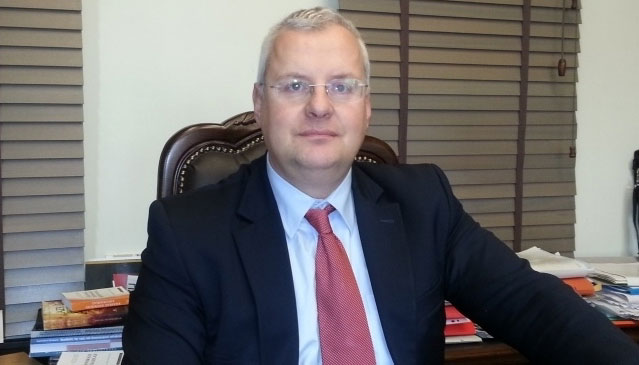 Δήλωση-βουλευτή-Ροδόπης-Ιλχάν-Αχμέτ-για-την-Παγκόσμια-Ημέρα-Ανθρωπίνων-Δικαιωμάτων:-«Για-έναν-κόσμο-που-δεν-θα-χρειάζεται-επετείους-για-να-θυμηθεί-την-ανθρωπιά-του»