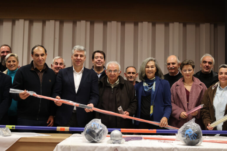 Η-Περιφέρεια-ΑΜΘ-ενισχύει-με-νέο-εξοπλισμό-τα-αθλητικά-σωματεία-του-ΕΑΣ-ΣΕΓΑΣ-ΑΜΘ-Συνάντηση-Περιφερειάρχη-Χριστόδουλου-Τοψίδη-με-την-πρόεδρο-ΣΕΓΑΣ-Σοφία-Σακοράφα