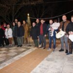 Ξεκίνησαν-οι-εκδηλώσεις-του-Δήμου-Κομοτηνής-στους-οικισμούς-του,-με-αρχή-το-άναμμα-Χριστουγεννιάτικου-Δένδρου-στο-Μεσοχώρι