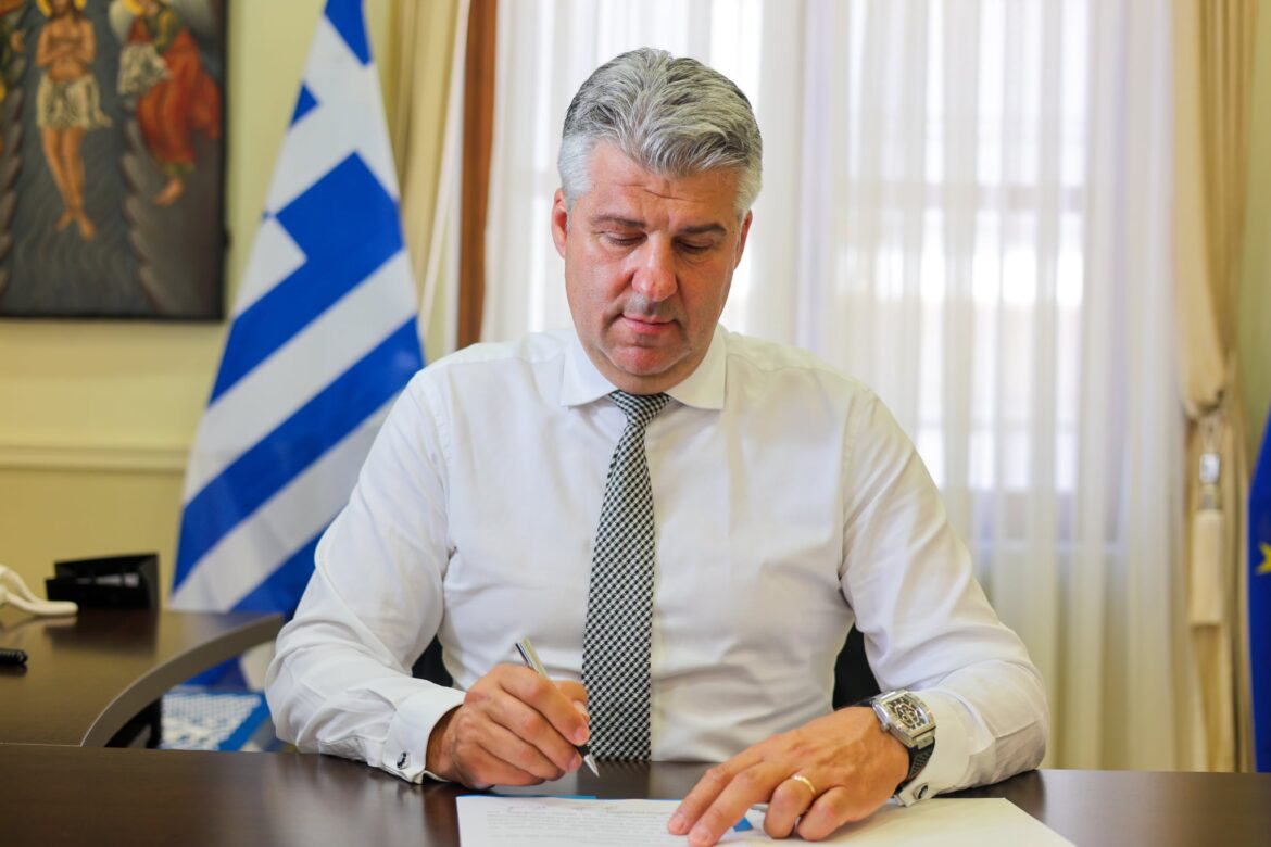 Ο-Περιφερειάρχης-Χριστόδουλος-Τοψίδης-υπέγραψε-σημαντική-απόφαση-ένταξης-στο-Πρόγραμμα-«ΑΜΘ-2021-2027»-–-Επανεκκίνηση-του-έργου-αναβάθμισης-του-Κέντρου-Υγείας-Σαμοθράκης-με-αυξημένο-προϋπολογισμό